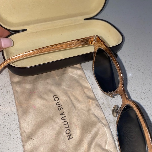 Rose gold LOUIS VUITTON sunglasses 😎 ☀️ - Picture 2 of 3